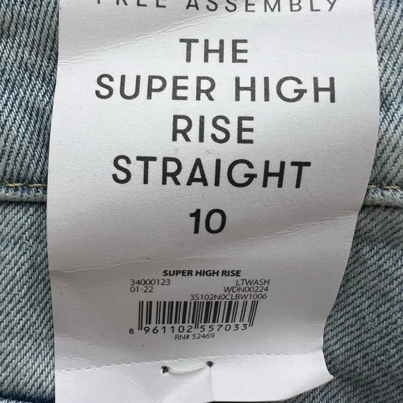 FREE ASSEMBLY Super High Rise Straight Jean Light Wash Women’s Jeans 10 - Picture 15 of 16